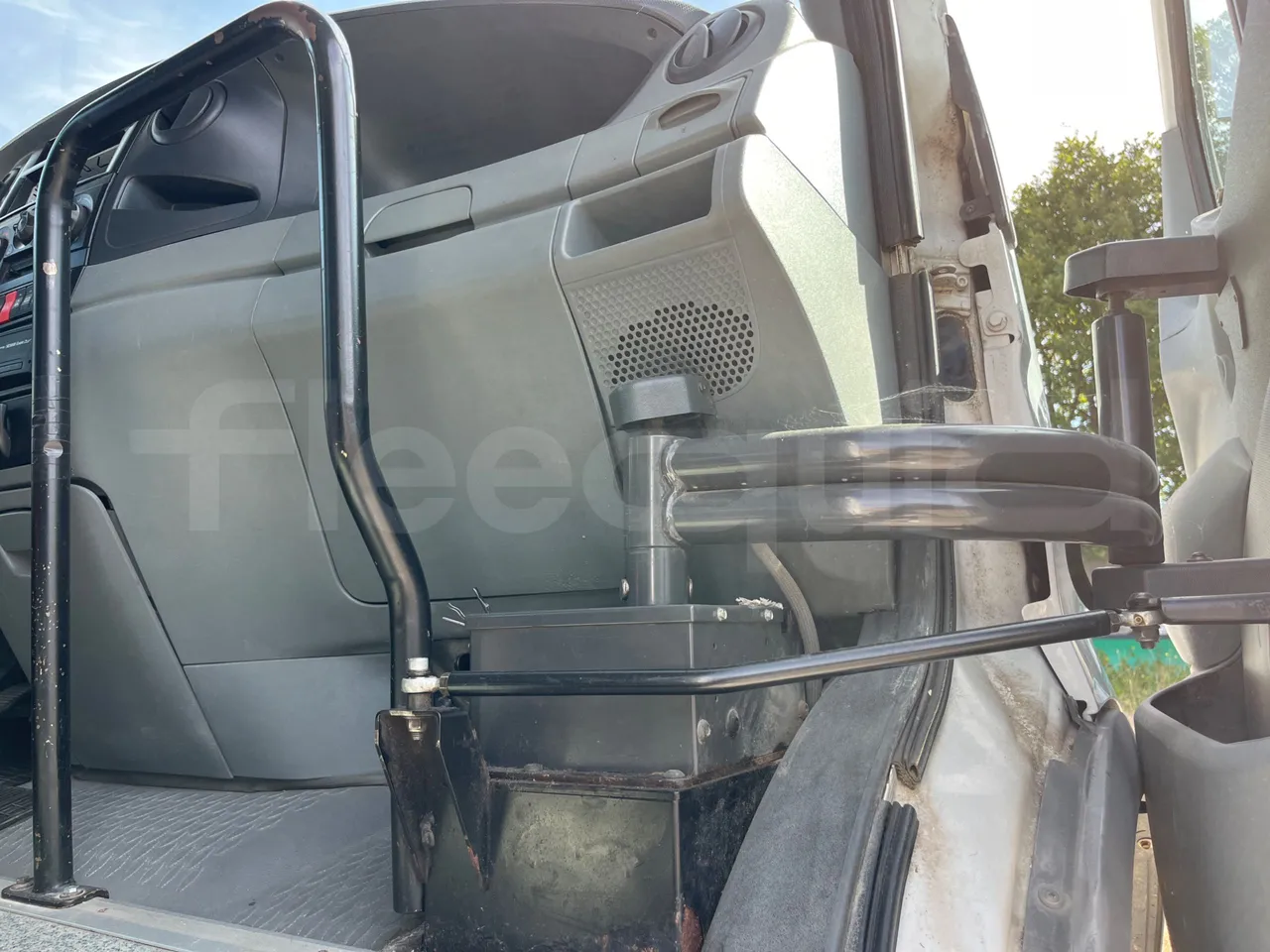 Iveco A50 A50-E4-21-B - Euro4 - 130kW - 6.948mt - door mechanism photo
