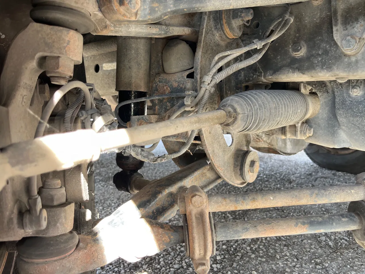 Iveco A50 A50-E4-21-B - Euro4 - 130kW - 6.948mt - front shock absorbers right