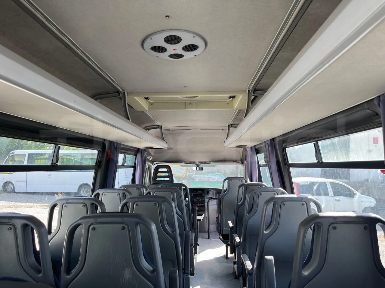 Iveco A50 A50-E4-21-B - Euro4 - 130kW - 6.948mt - forward view middle aisle