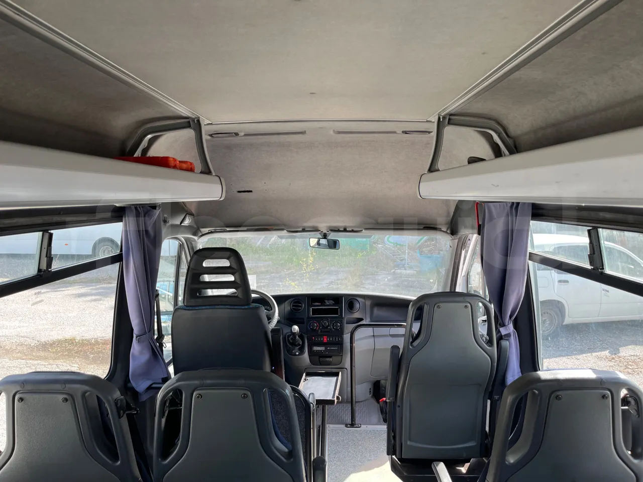 Iveco A50 A50-E4-21-B - Euro4 - 130kW - 6.948mt - forward view all seats last row height