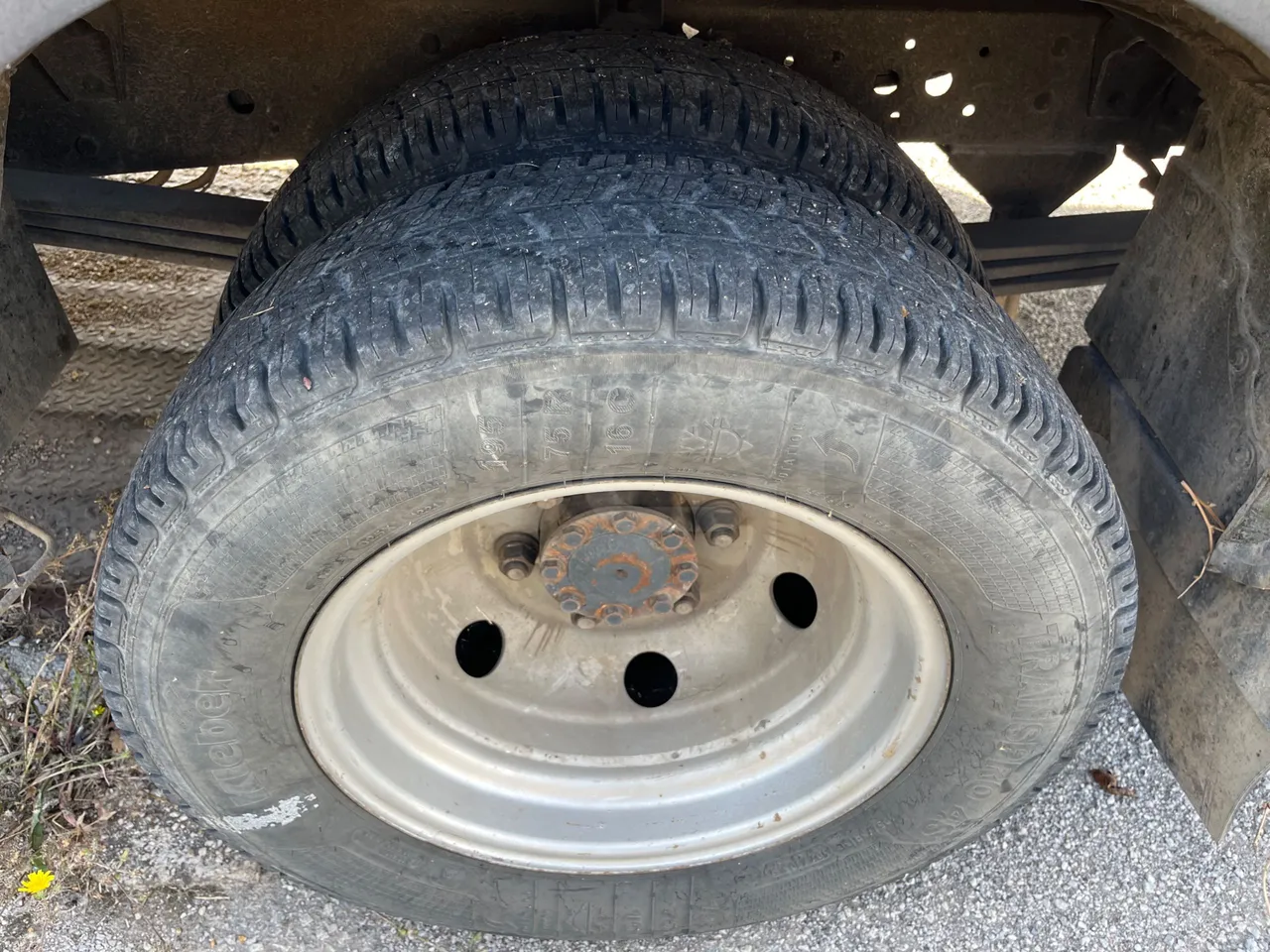 Iveco A50 A50-E4-21-B - Euro4 - 130kW - 6.948mt - tread condition front tires left