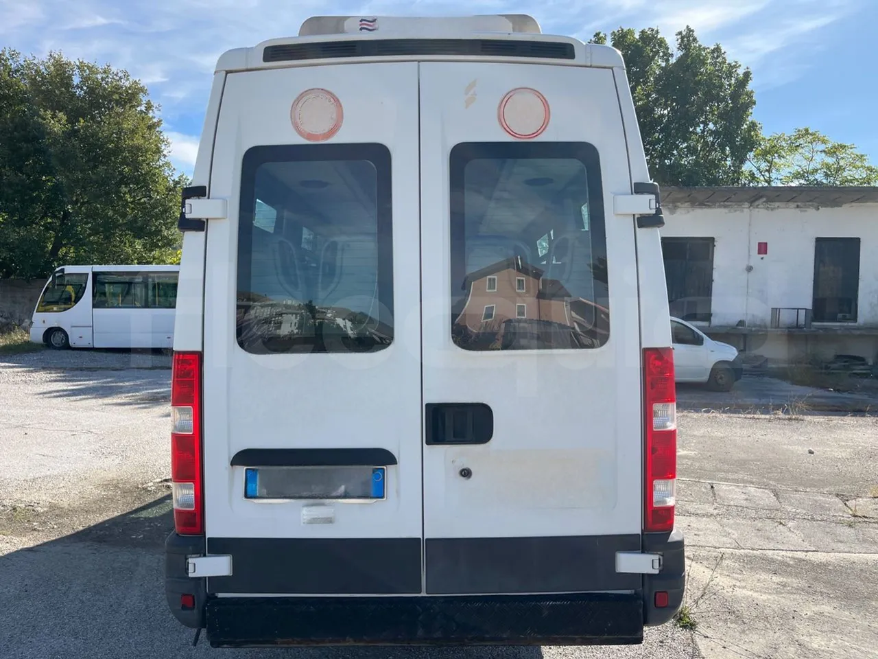 Iveco A50 A50-E4-21-B - Euro4 - 130kW - 6.948mt - rear hatch closed