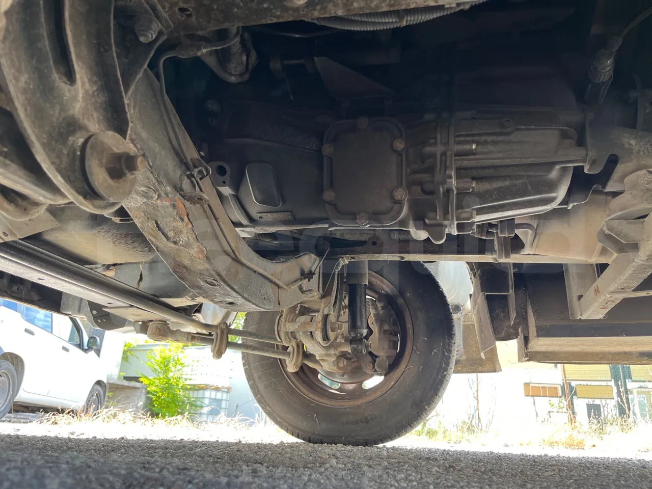 Iveco A50 A50-E4-21-B - Euro4 - 130kW - 6.948mt - front axle left side