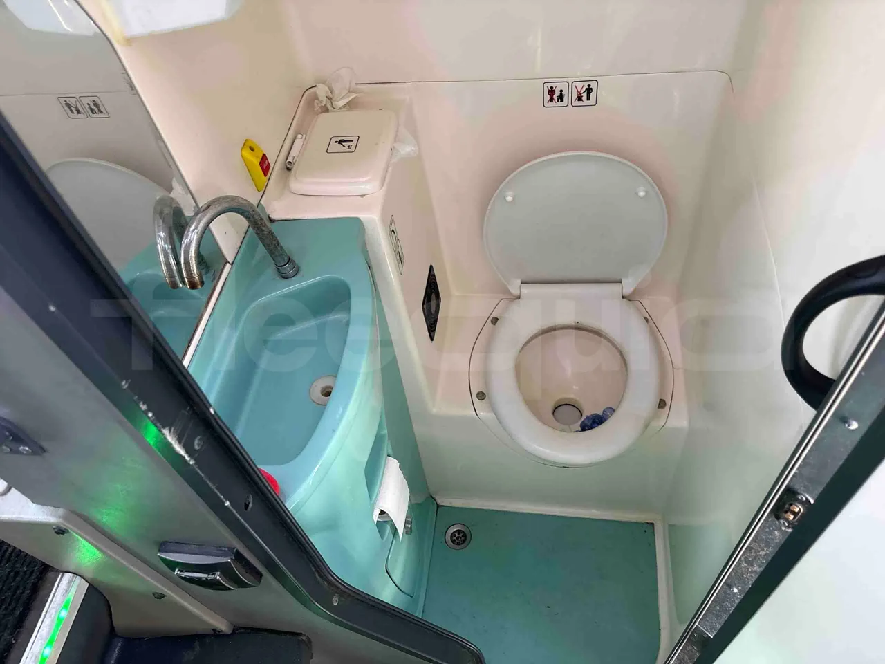 Temsa Safari RD - toilette accessories photo