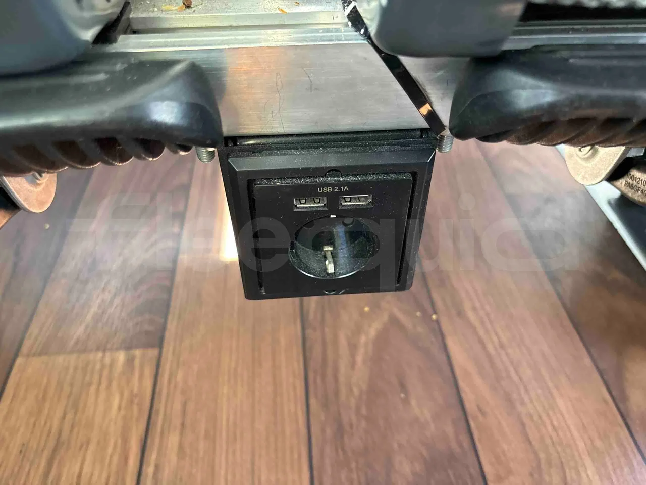 Temsa Safari RD - usb charging detail