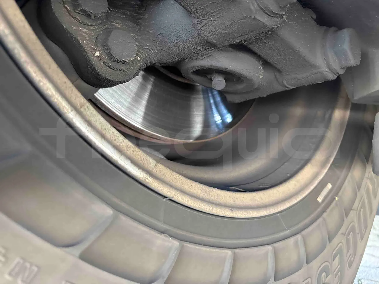 Temsa Safari RD - front discs right