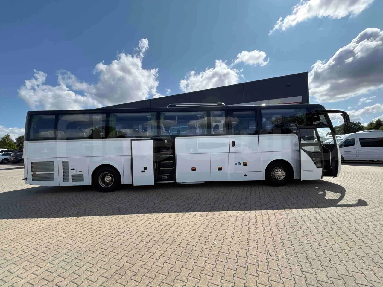 Temsa Safari RD - right side doors open