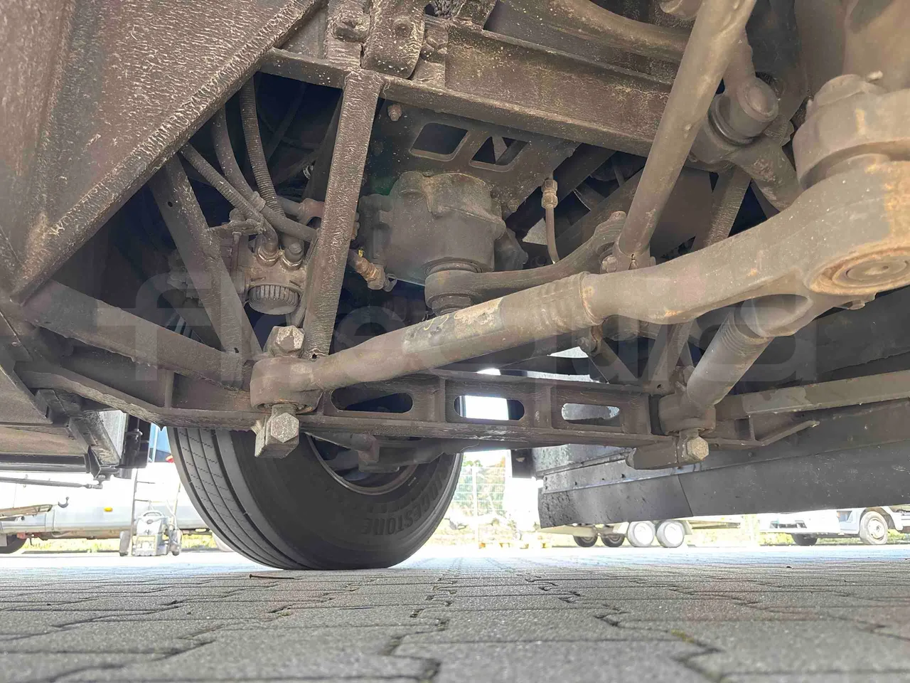 Temsa Safari RD - front axle left side