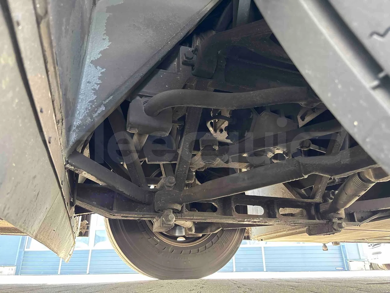 Temsa Safari RD - front axle right side