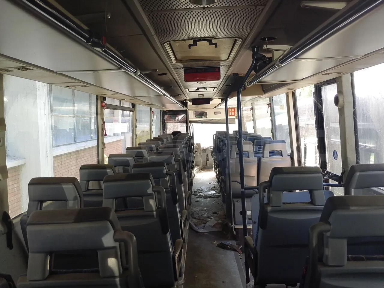 Man Nutzfahrzeuge UL313 - EUR2 - 228kW - 12m - forward view middle aisle