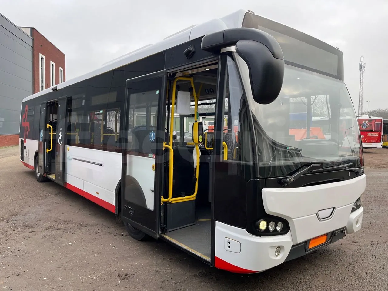 Vdl Citea LLE-120/255 405E1 - Euro6 - 182kW - 11.980mt - 3/4 right front doors open