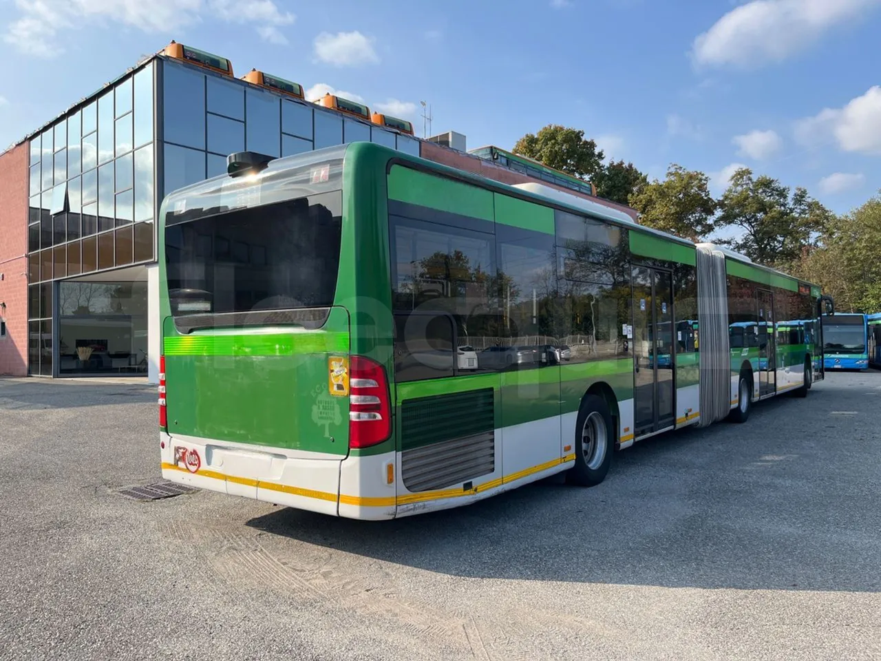 Mercedes-Benz O 530 G- 3P - Euro5 - 260kW - 17.940mt - 3/4 right rear doors closed