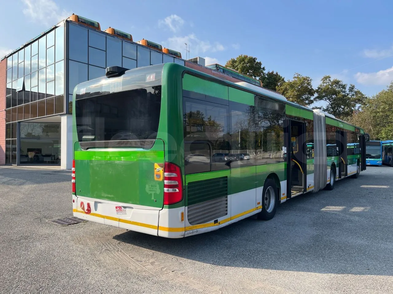 Mercedes-Benz O 530 G- 3P - Euro5 - 260kW - 17.940mt - 3/4 right rear doors open