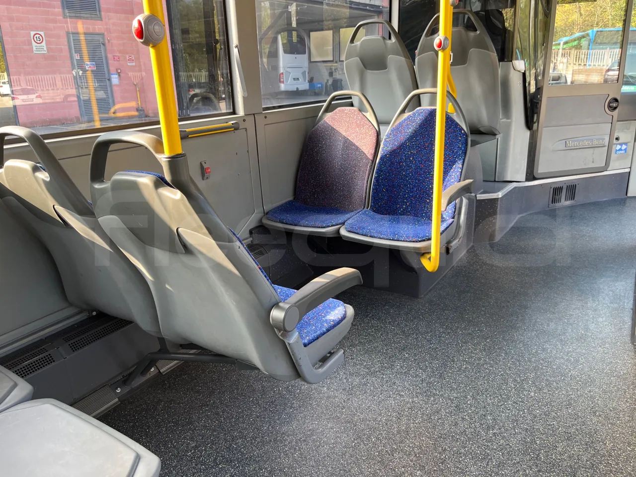 Mercedes-Benz O 530 G- 3P - Euro5 - 260kW - 17.940mt - armrest detail photo