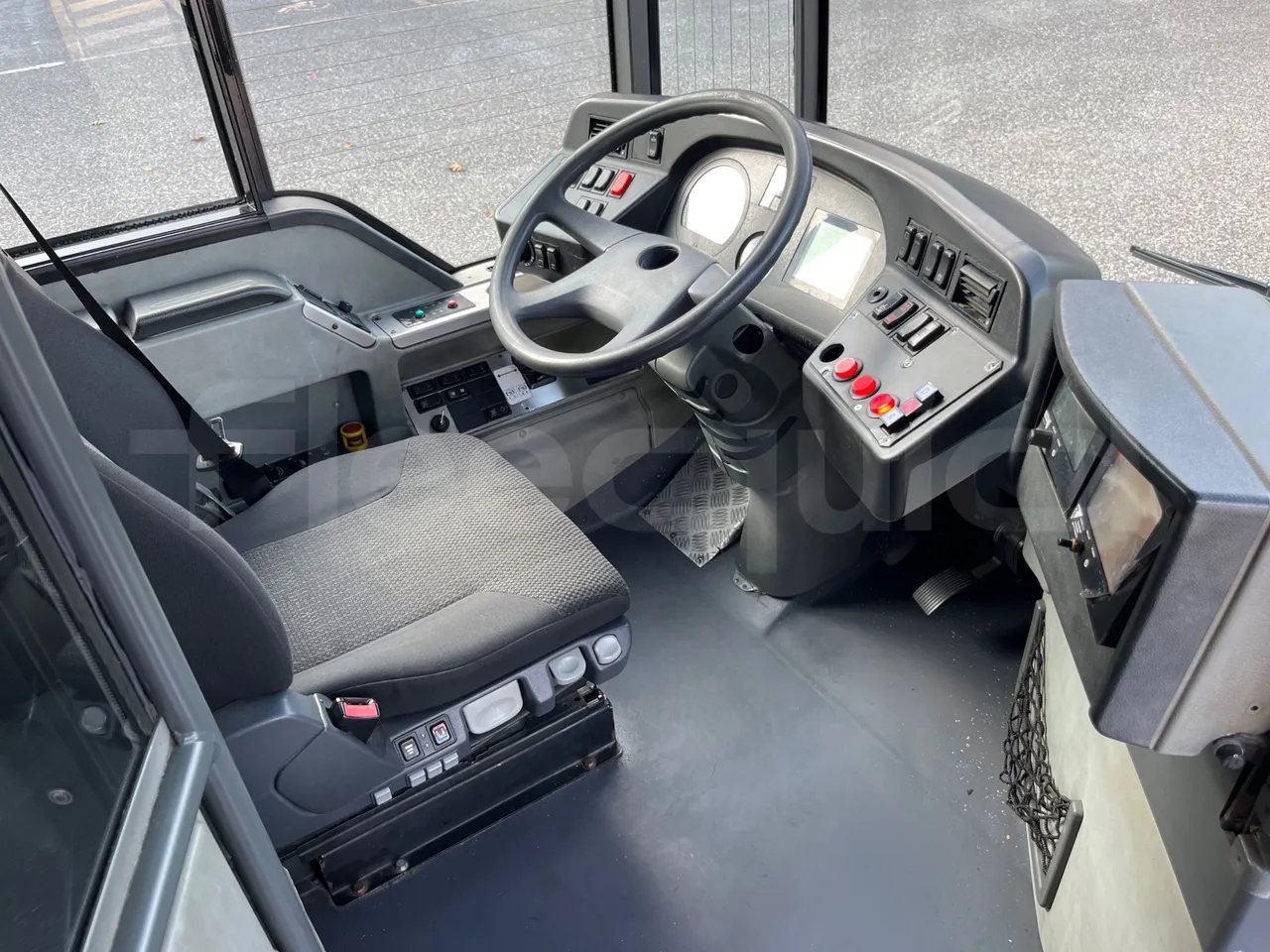 Mercedes-Benz O 530 G- 3P - Euro5 - 260kW - 17.940mt - buttons panels on