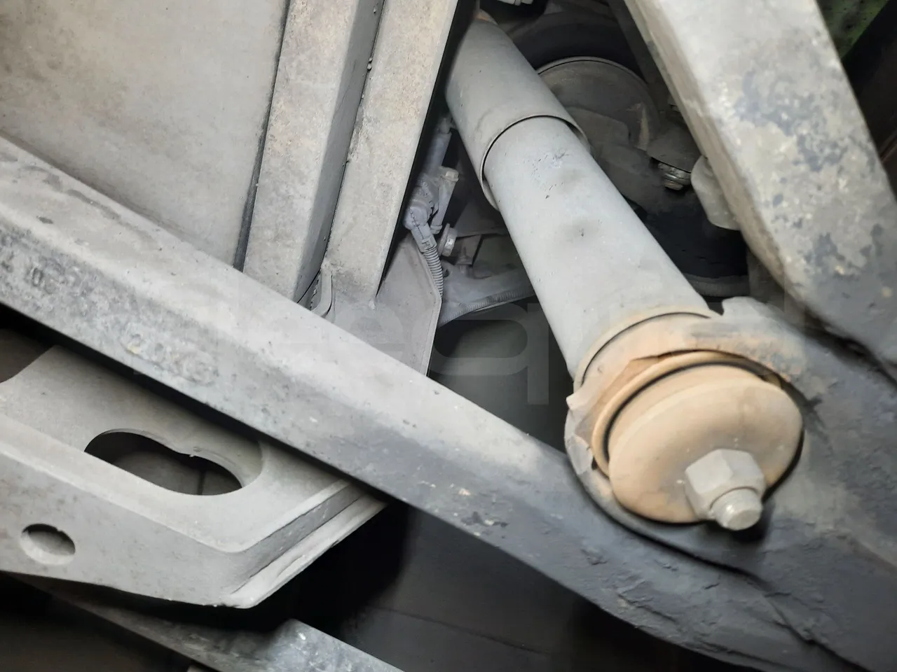 Mercedes-Benz O 530 G- 3P - Euro5 - 260kW - 17.940mt - front shock absorbers right