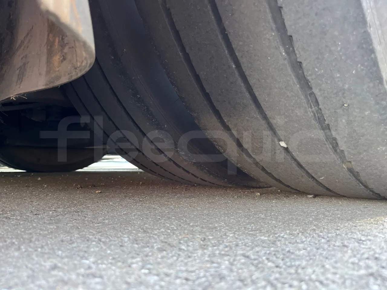 Mercedes-Benz O 530 G- 3P - Euro5 - 260kW - 17.940mt - tread condition front tires left