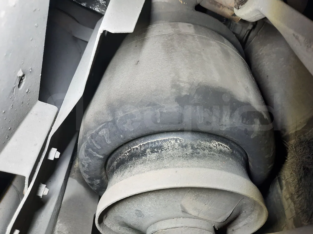 Mercedes-Benz O 530 G- 3P - Euro5 - 260kW - 17.940mt - axle 3 air springs 2 left