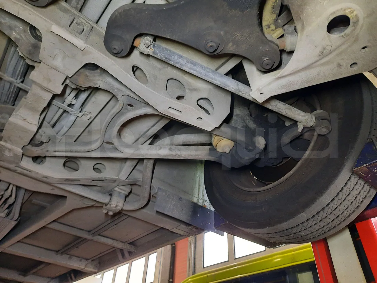 Mercedes-Benz O 530 G- 3P - Euro5 - 260kW - 17.940mt - front axle left side