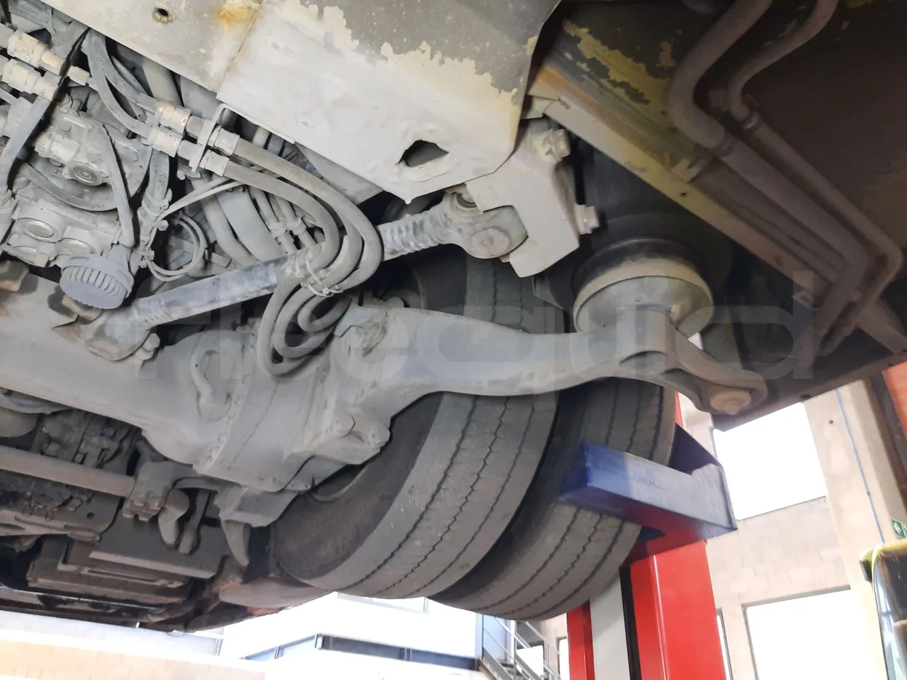 Mercedes-Benz O 530 G- 3P - Euro5 - 260kW - 17.940mt - axle 3 left side