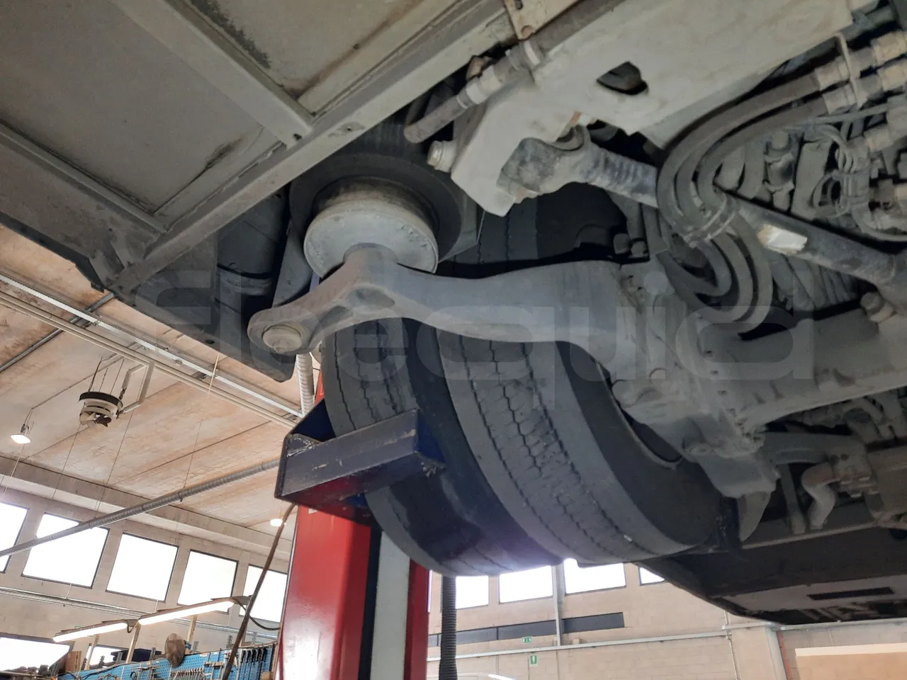 Mercedes-Benz O 530 G- 3P - Euro5 - 260kW - 17.940mt - axle 3 right side