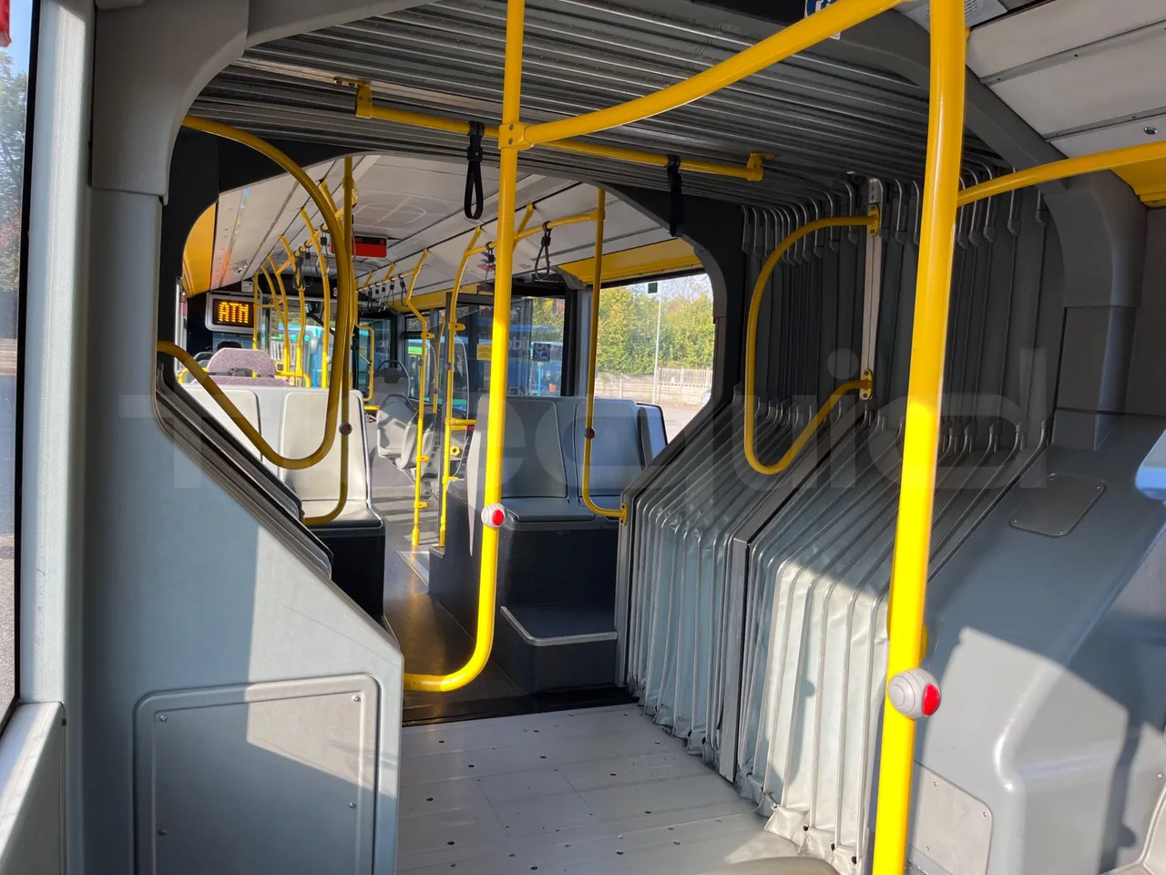 Mercedes-Benz O 530 G- 3P - Euro5 - 260kW - 17.940mt - turntable internal (18m)