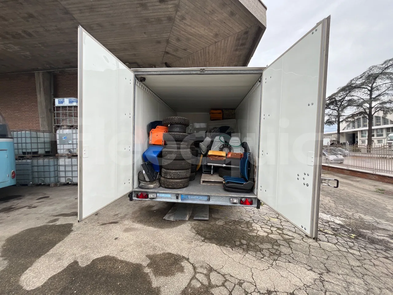 Humbaur Rimorchio 205122-20S - 6.164m - seat plate photo