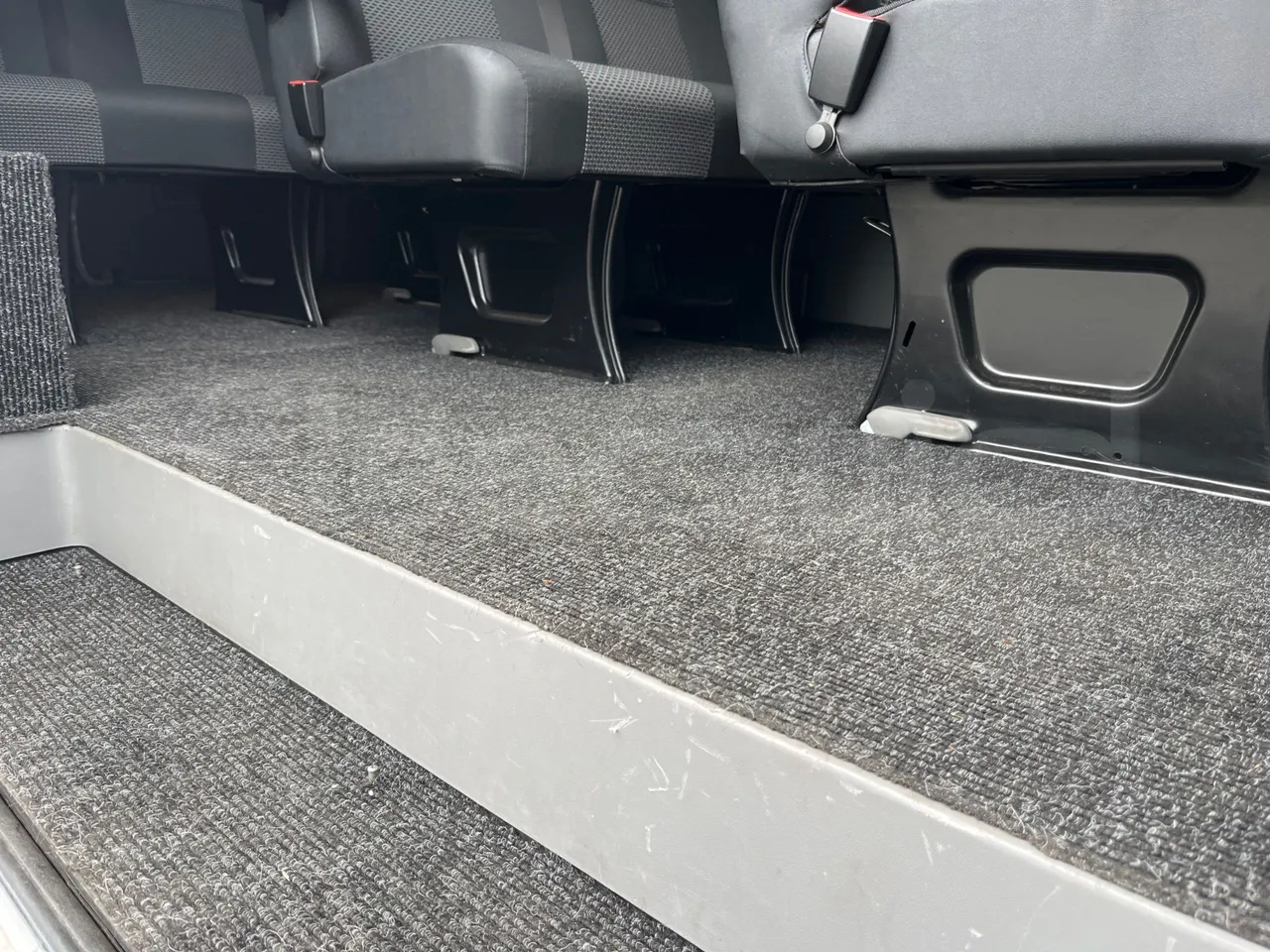 Mercedes-Benz Sprinter 906AC35 - EUR5 - 140kW - 5.910m - seat brackets photo