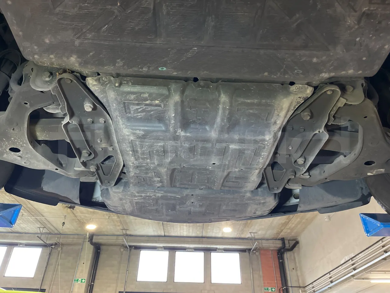 Mercedes-Benz Sprinter 906AC35 - EUR5 - 140kW - 5.910m - engine without protection