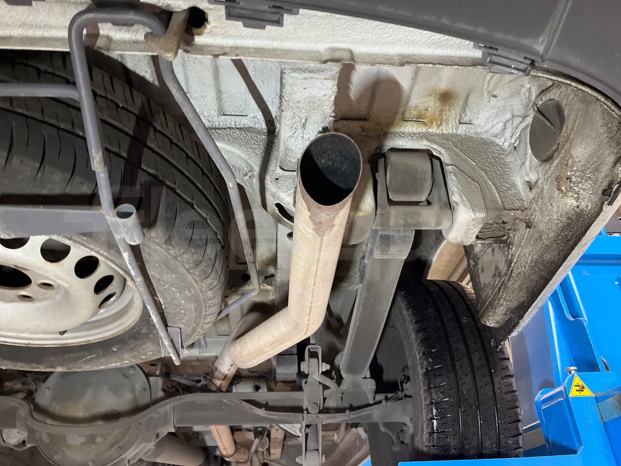 Mercedes-Benz Sprinter 906AC35 - EUR5 - 140kW - 5.910m - exhaust photo