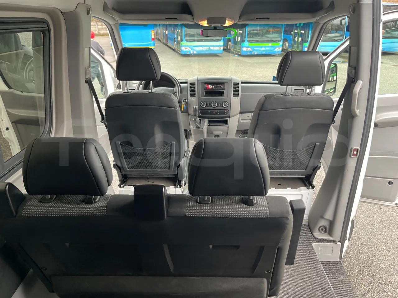 Mercedes-Benz Sprinter 906AC35 - EUR5 - 140kW - 5.910m - forward view middle aisle