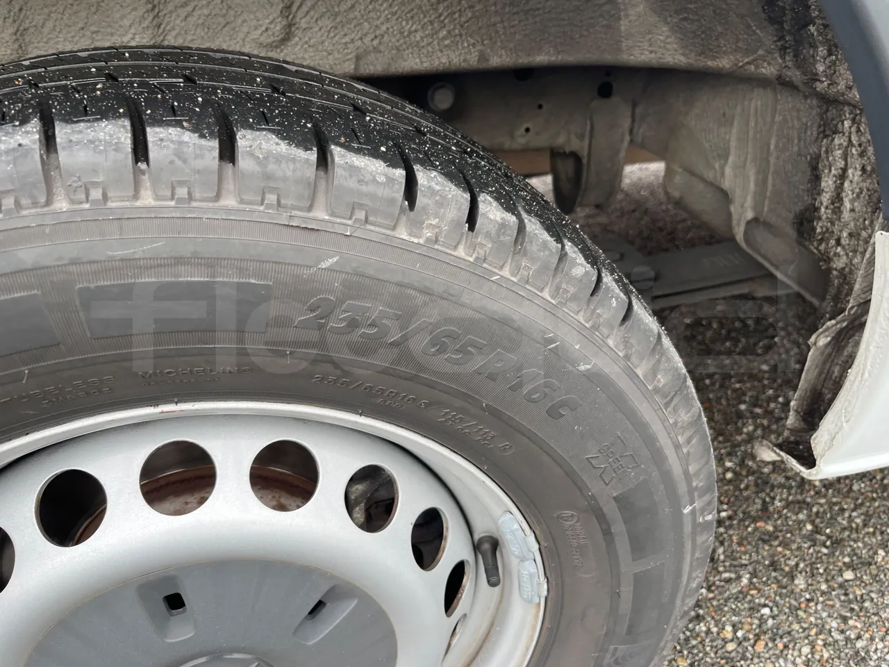 Mercedes-Benz Sprinter 906AC35 - EUR5 - 140kW - 5.910m - tread condition front tires right