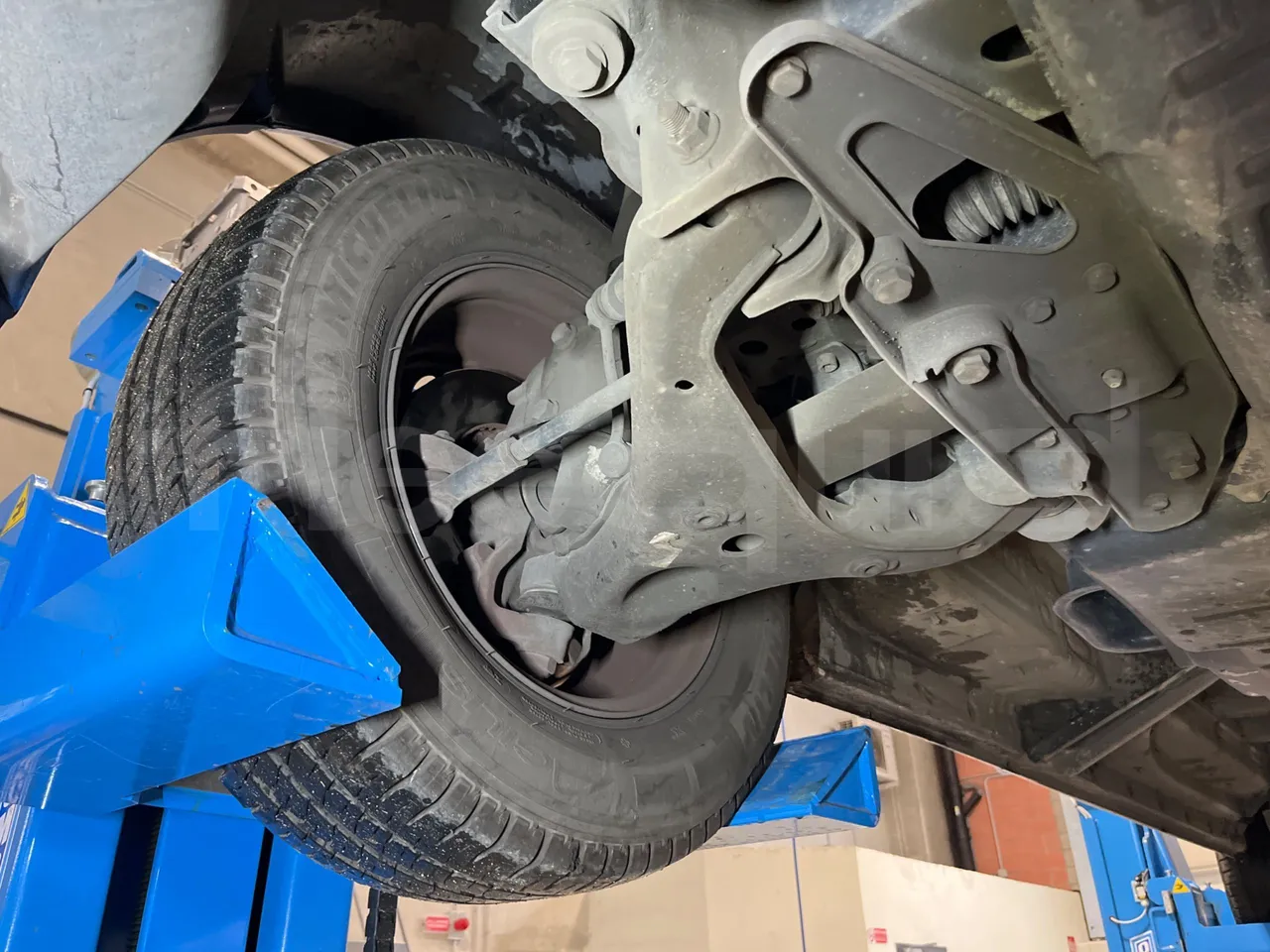 Mercedes-Benz Sprinter 906AC35 - EUR5 - 140kW - 5.910m - front axle right side