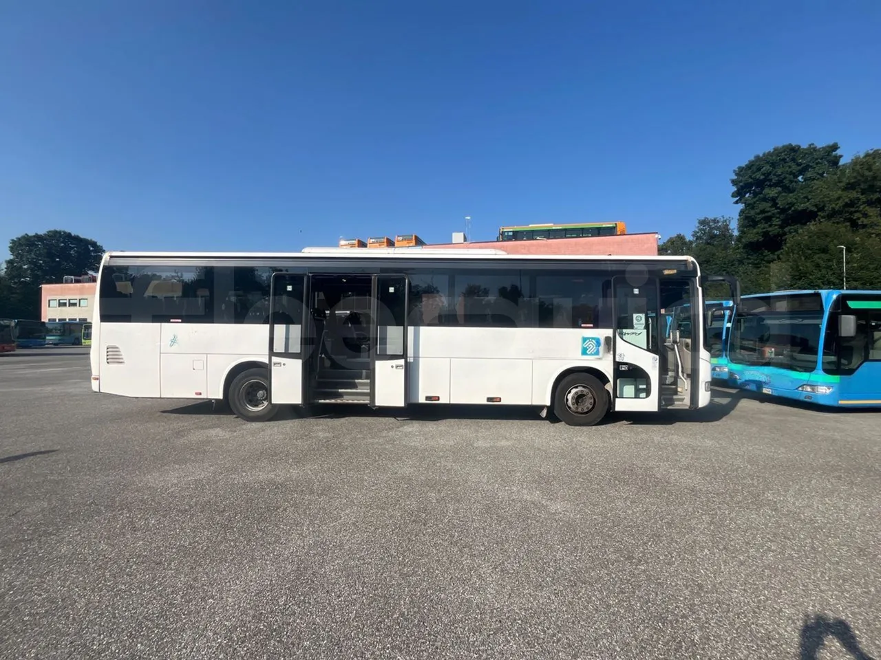 Irisbus Arway SFR160/ Euro 5 - 280Kw - 11,990 Mt - 3/4 front right doors (mandatory for bus to scrap)