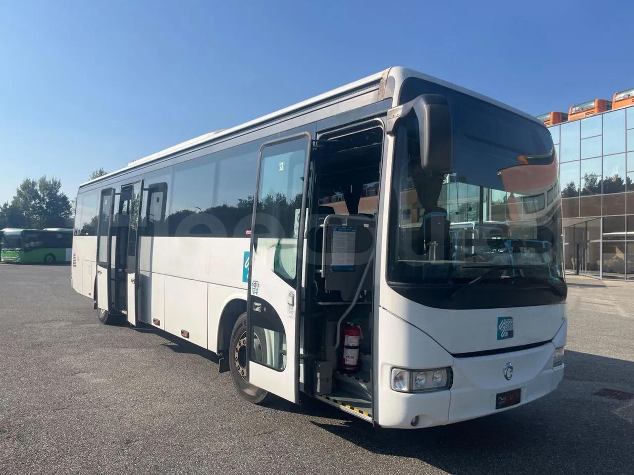 Irisbus Arway SFR160/ Euro 5 - 280Kw - 11,990 Mt - 3/4 right front doors open