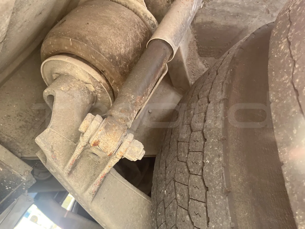 Irisbus Arway SFR160/ Euro 5 - 280Kw - 11,990 Mt - front shock absorbers left