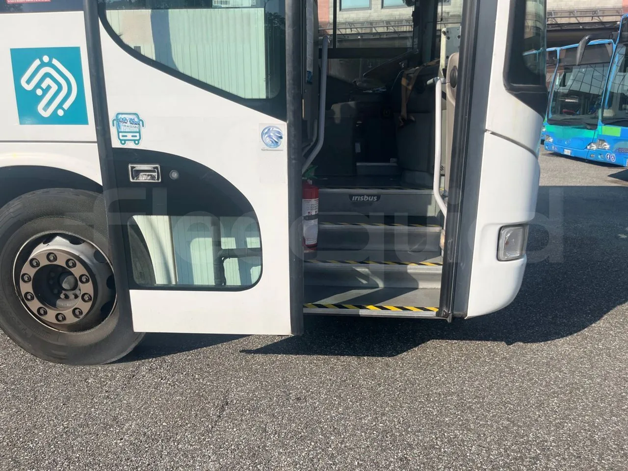 Irisbus Arway SFR160/ Euro 5 - 280Kw - 11,990 Mt - right side doors open
