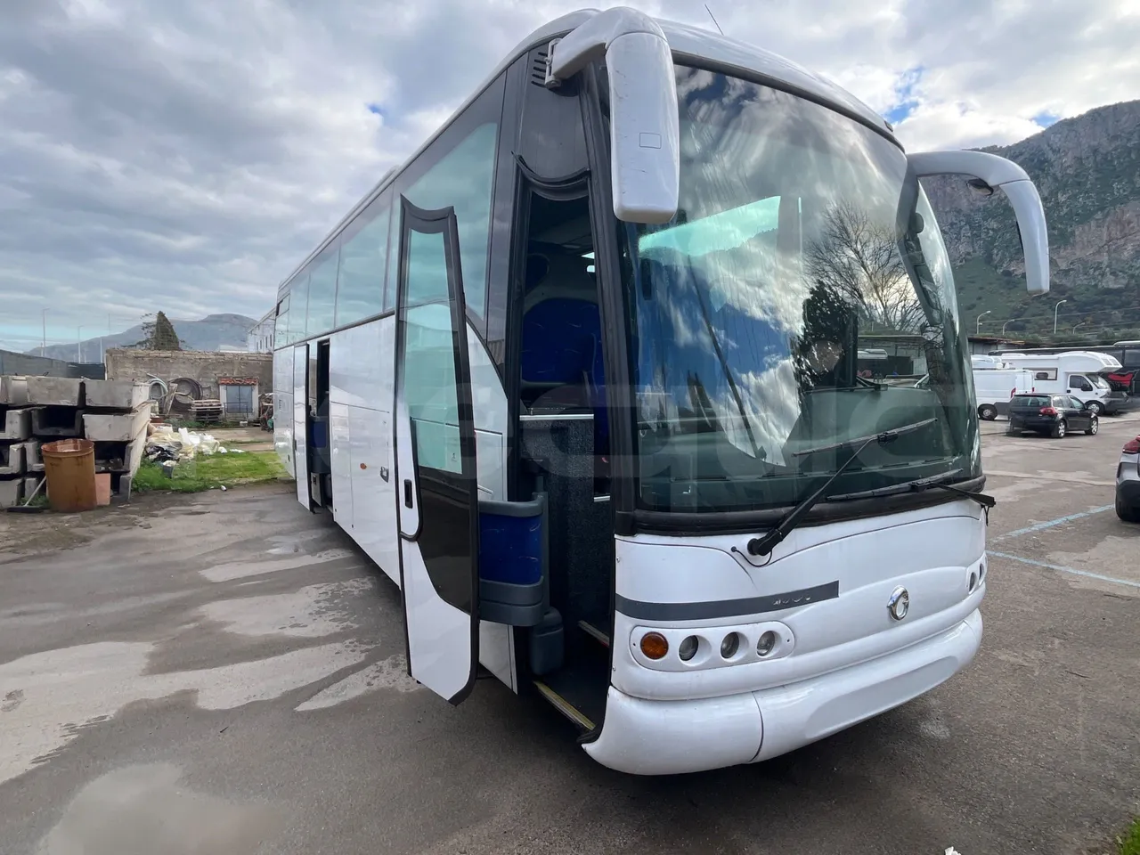 Irisbus Domino Orlandi 2001 397E.12.43 - Euro3 - 317kW - 12mt - 3/4 right front doors open