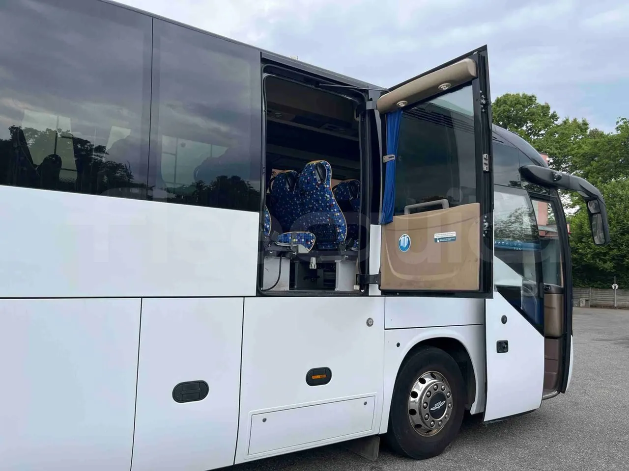 Iveco Magelys   SFR2XX QC M8CU - Euro6 - 294Kw - 12,830mt - front door 2 open