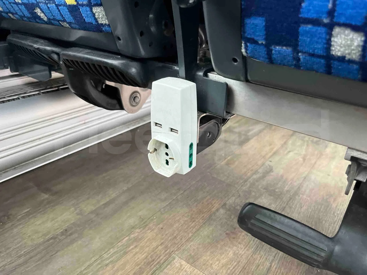 Iveco Magelys   SFR2XX QC M8CU - Euro6 - 294Kw - 12,830mt - usb charging detail