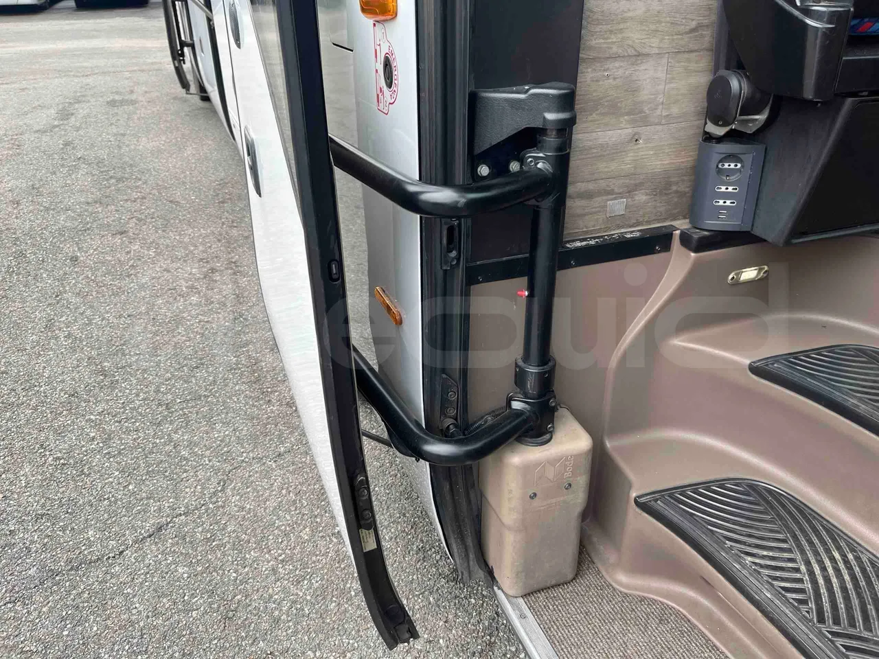 Iveco Magelys   SFR2XX QC M8CU - Euro6 - 294Kw - 12,830mt - door mechanism photo