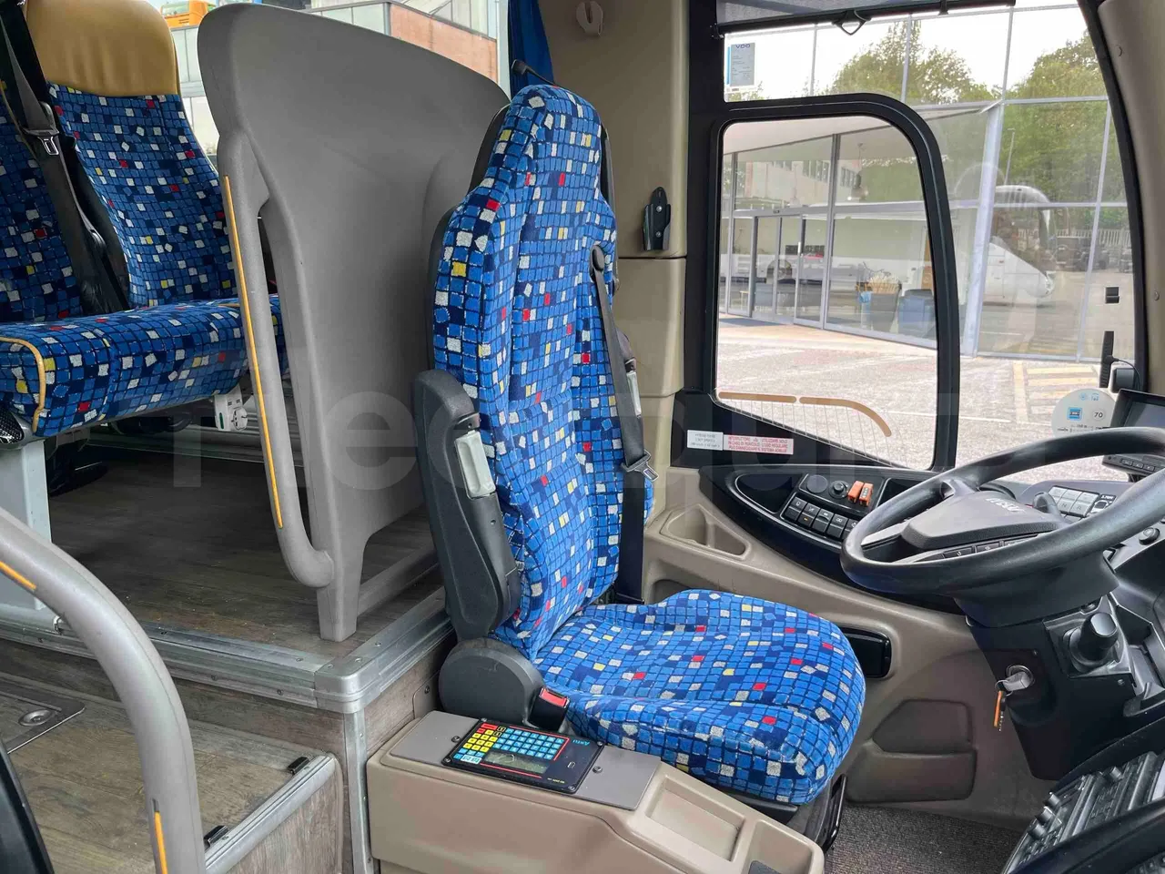 Iveco Magelys   SFR2XX QC M8CU - Euro6 - 294Kw - 12,830mt - driver's seat photo