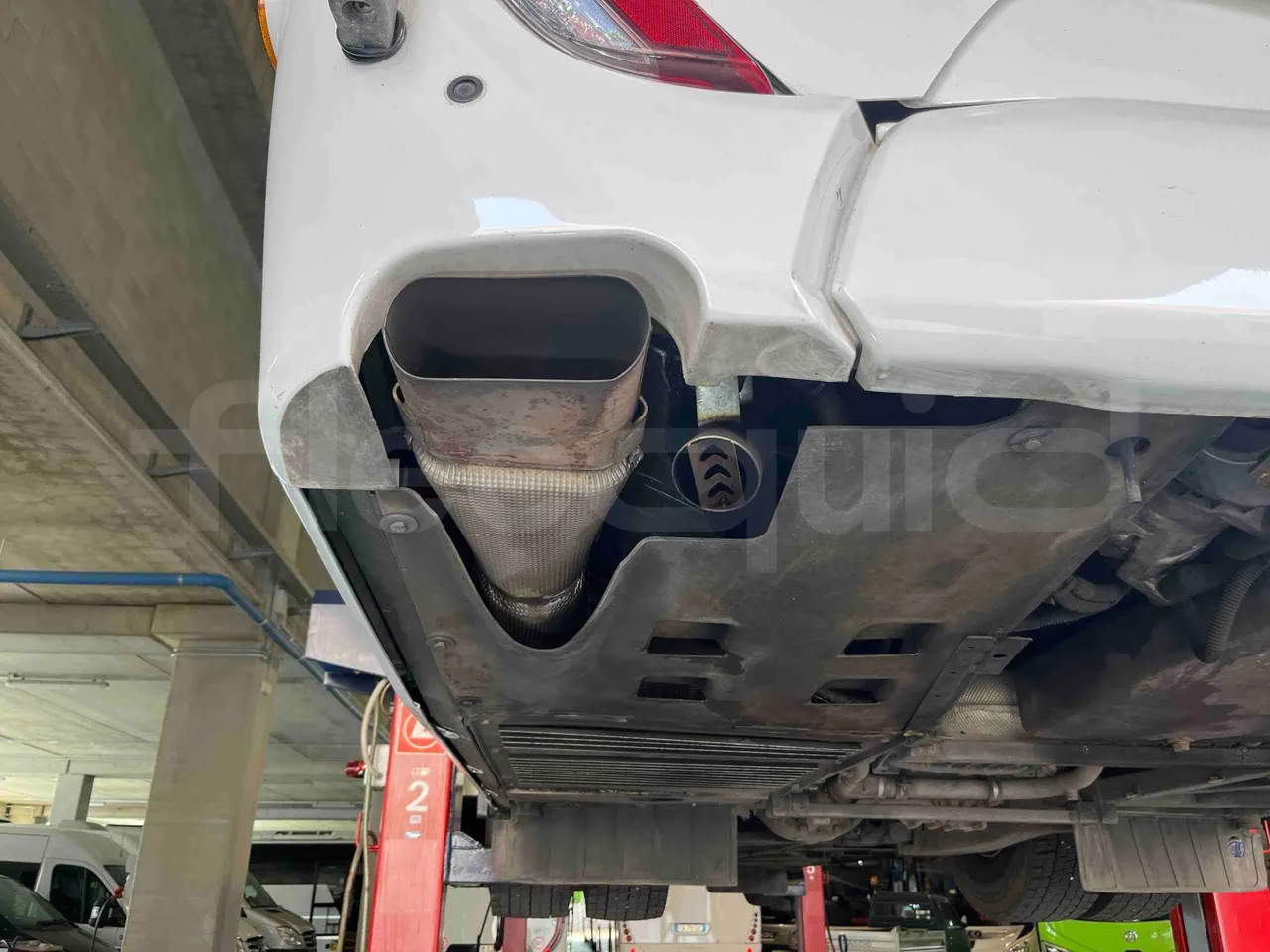 Iveco Magelys   SFR2XX QC M8CU - Euro6 - 294Kw - 12,830mt - exhaust photo