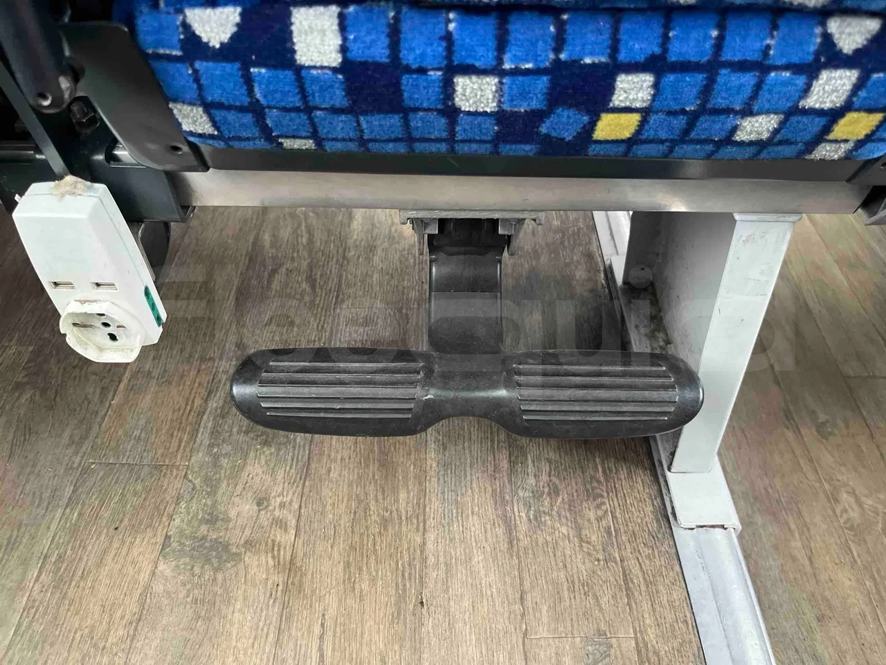 Iveco Magelys   SFR2XX QC M8CU - Euro6 - 294Kw - 12,830mt - footrest detail photo