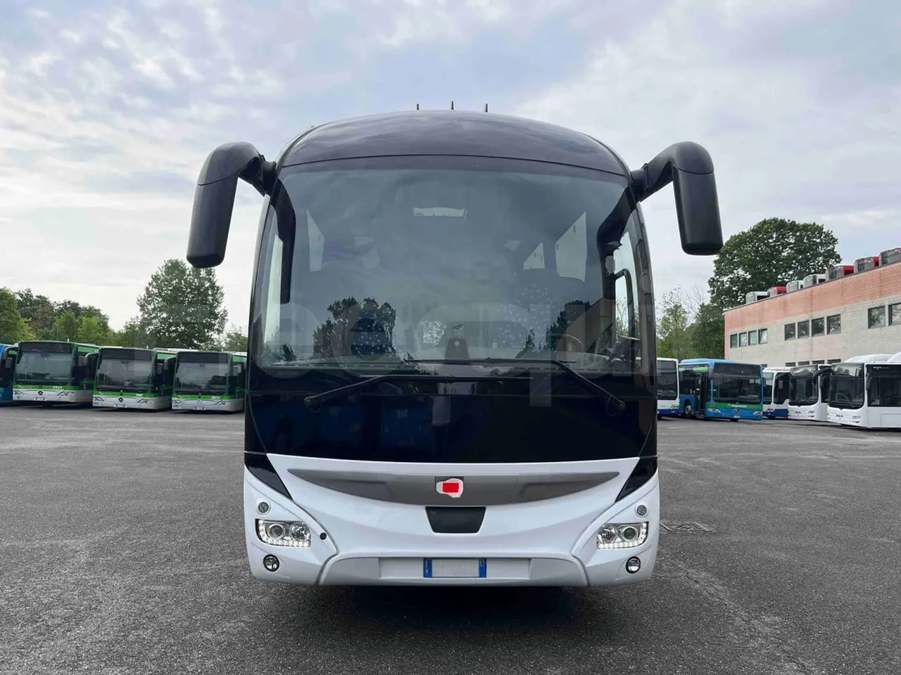 Iveco Magelys   SFR2XX QC M8CU - Euro6 - 294Kw - 12,830mt - front photo