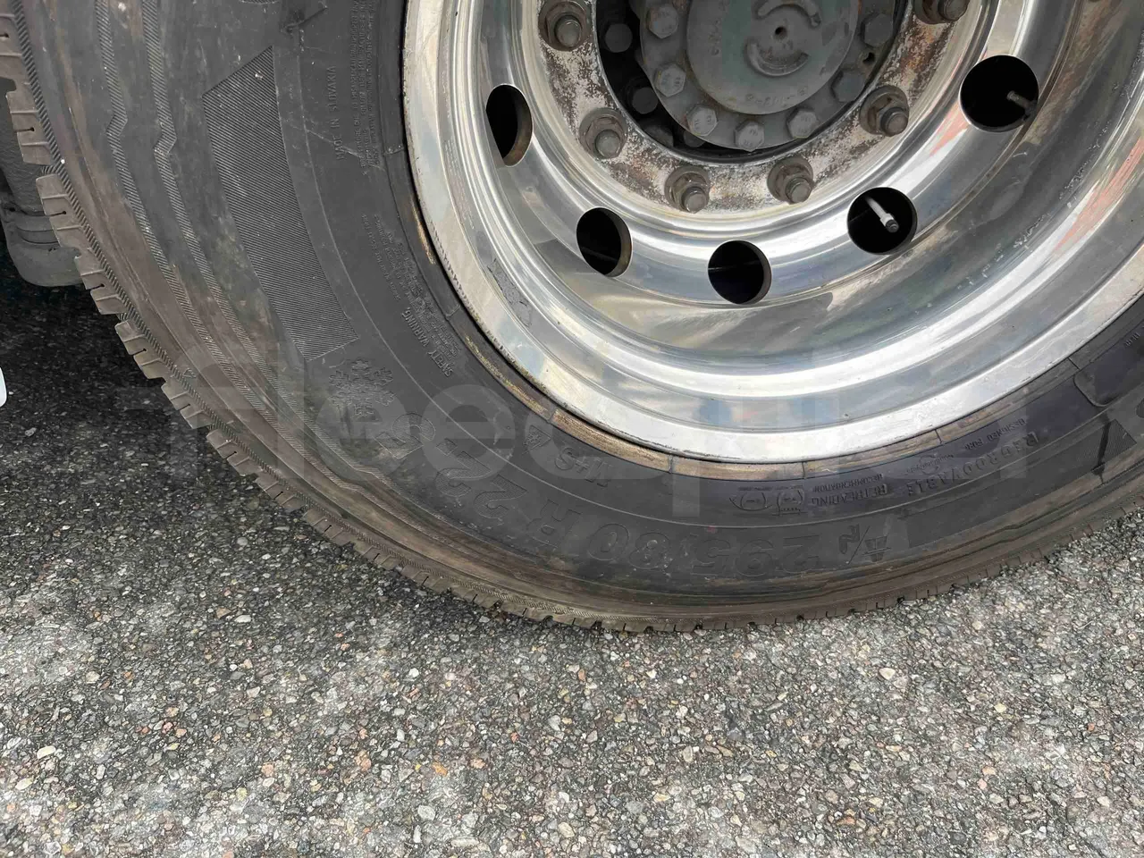 Iveco Magelys   SFR2XX QC M8CU - Euro6 - 294Kw - 12,830mt - tread condition front tires right