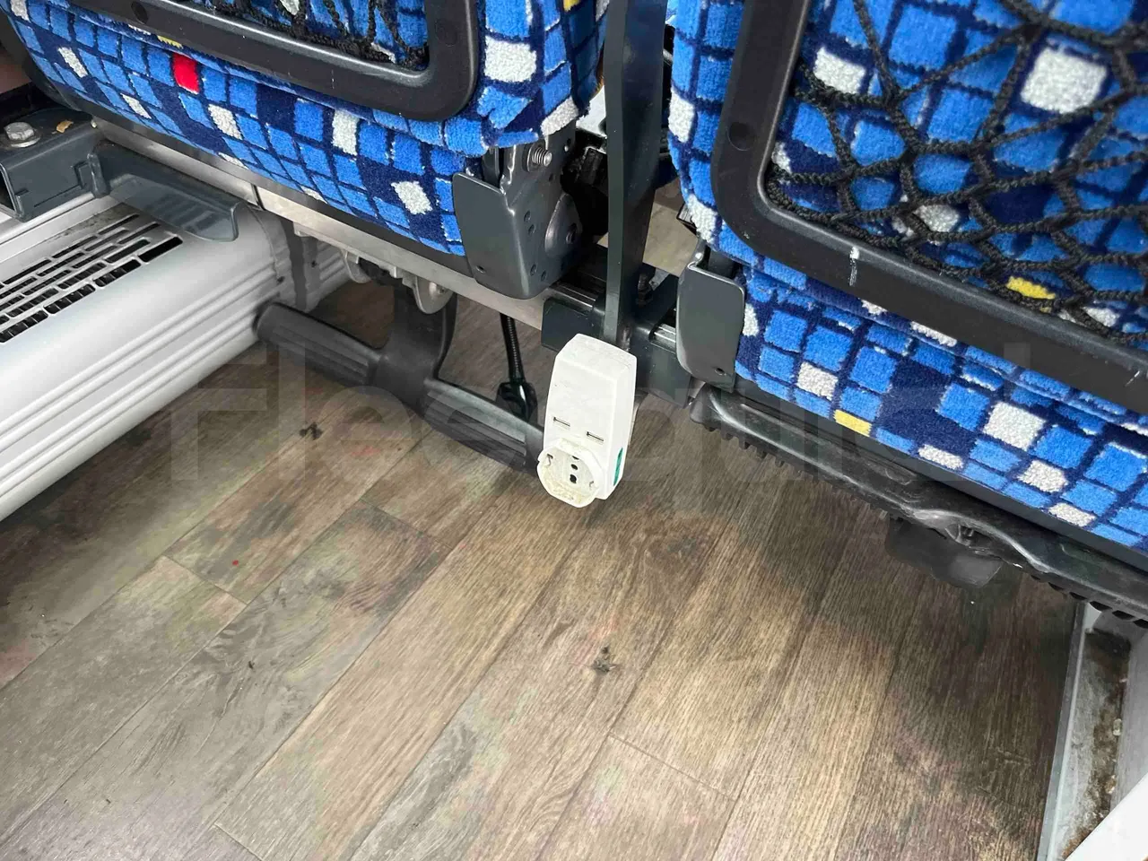 Iveco Magelys   SFR2XX QC M8CU - Euro6 - 294Kw - 12,830mt - power outlets detail
