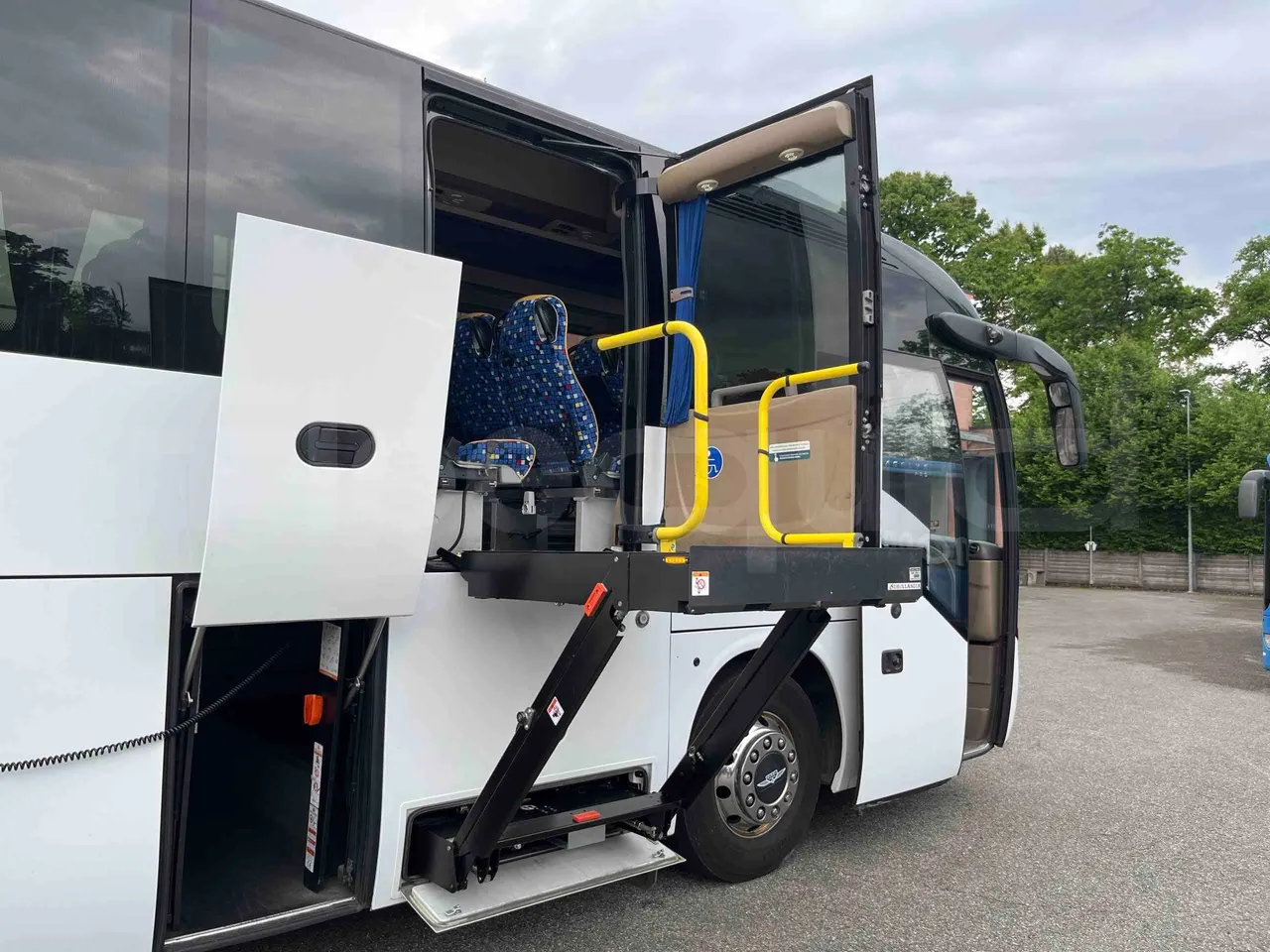 Iveco Magelys   SFR2XX QC M8CU - Euro6 - 294Kw - 12,830mt - platform open photo