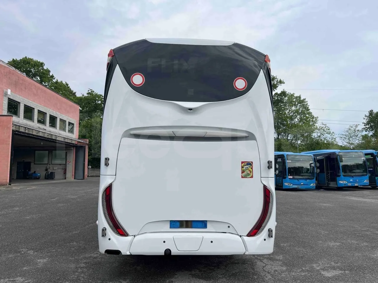 Iveco Magelys   SFR2XX QC M8CU - Euro6 - 294Kw - 12,830mt - rear hatch closed