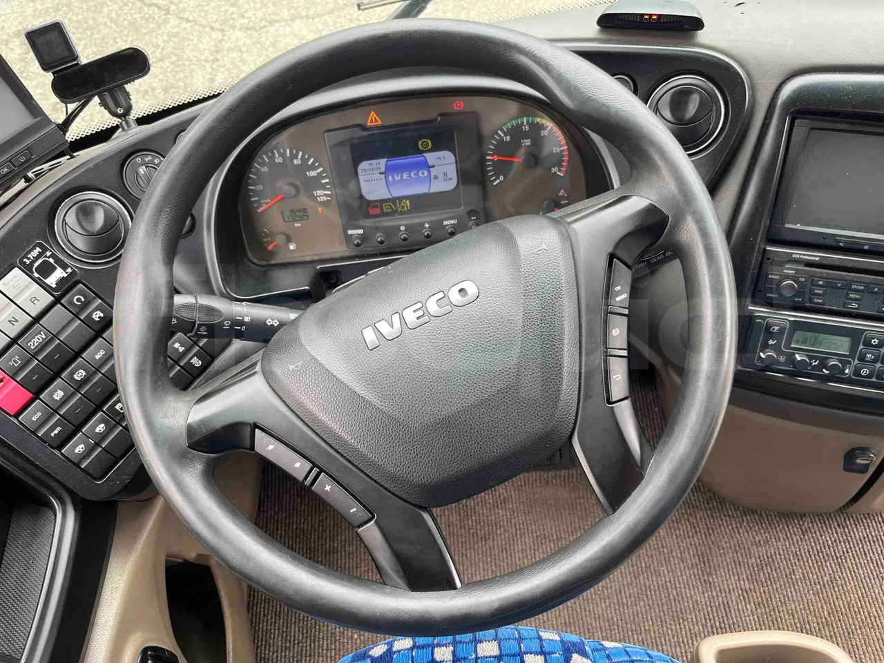 Iveco Magelys   SFR2XX QC M8CU - Euro6 - 294Kw - 12,830mt - steering wheel photo